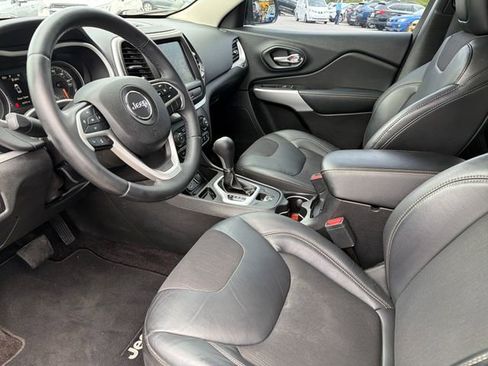 Used 2018 Jeep Cherokee Latitude Plus image 18