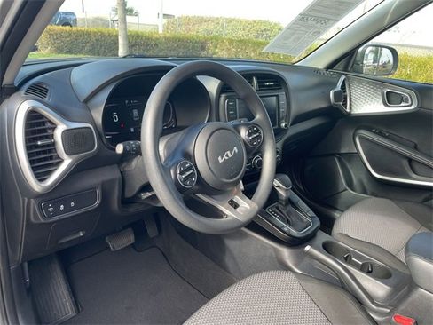 Used 2023 Kia Soul LX w/ LX Technology Package image 10