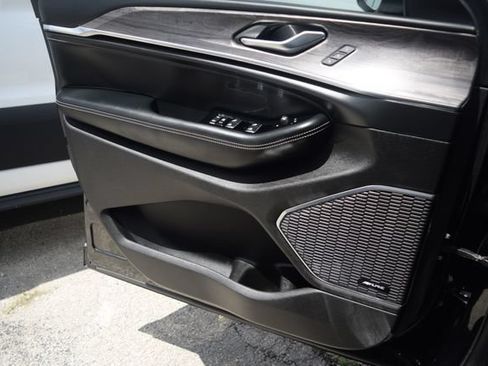 Used 2023 Jeep Grand Cherokee L Overland AWD/4WD image 20