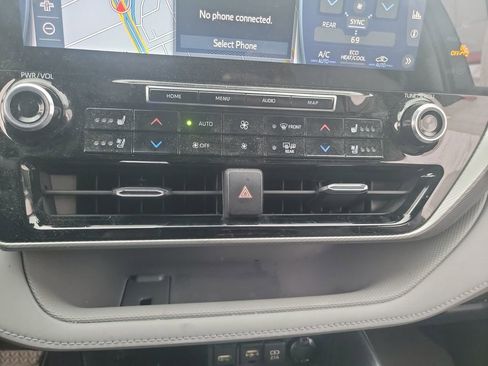 Used 2021 Toyota Highlander Platinum AWD/4WD image 14