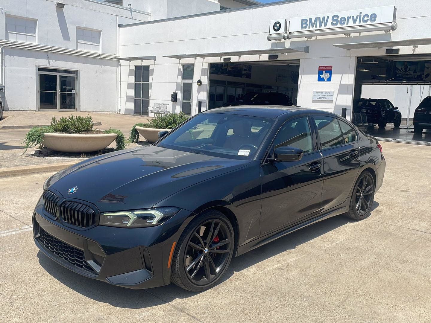 Used 2023 BMW 330i Sedan w/ M Sport Package RWD image 1