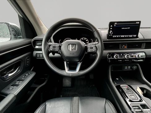 Used 2025 Honda Pilot EX-L image 8