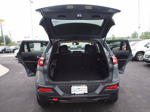 Used 2014 Jeep Cherokee Trailhawk w/ Comfort/Convenience Group AWD/4WD image 5