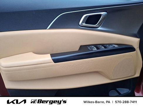 Certified 2023 Kia Carnival LX image 16