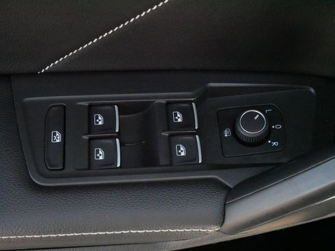 Used 2022 Volkswagen Tiguan SE AWD/4WD image 20