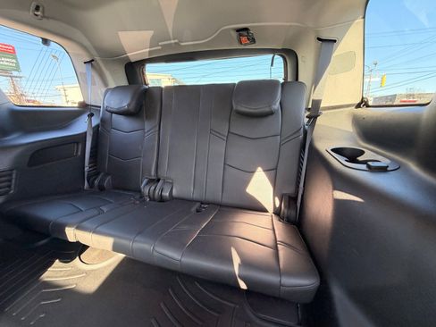 Used 2017 Cadillac Escalade Luxury image 26