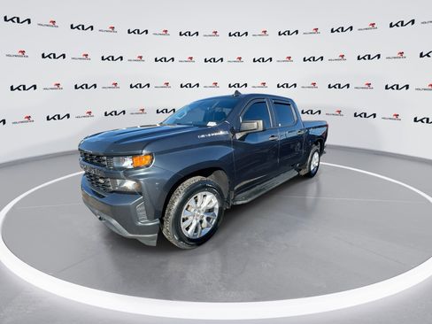 Used 2020 Chevrolet Silverado 1500 Custom w/ Custom Value Package image 4
