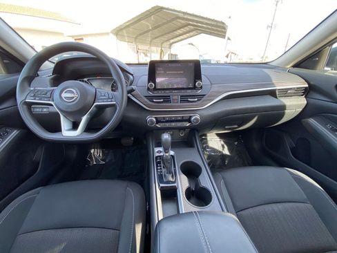 Used 2025 Nissan Altima 2.5 SV image 33