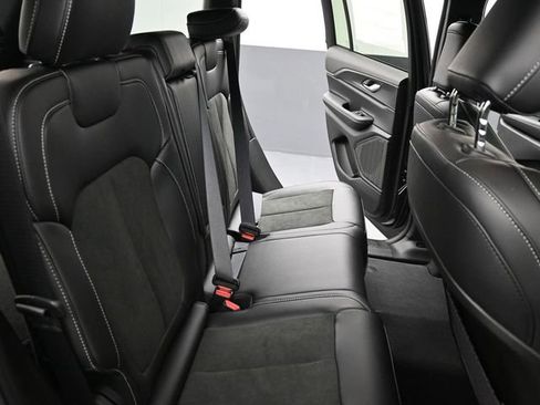 New 2025 Jeep Grand Cherokee Altitude image 22