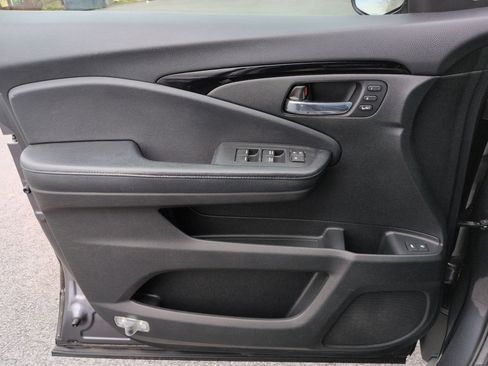 Used 2017 Honda Pilot Elite image 23