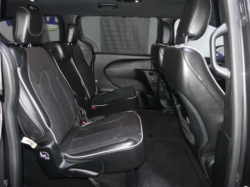 Used 2019 Chrysler Pacifica Limited w/ Advanced Safetytec Group FWD image 27
