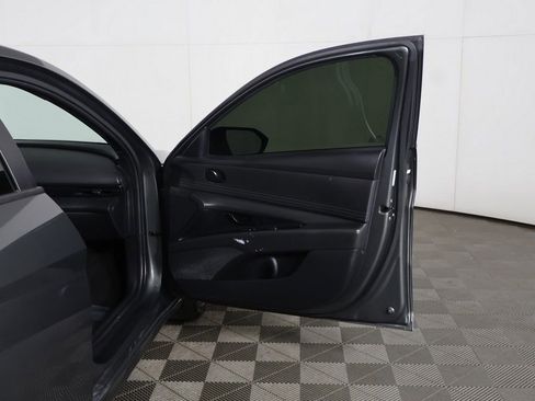 Used 2025 Hyundai Elantra Sport FWD image 17