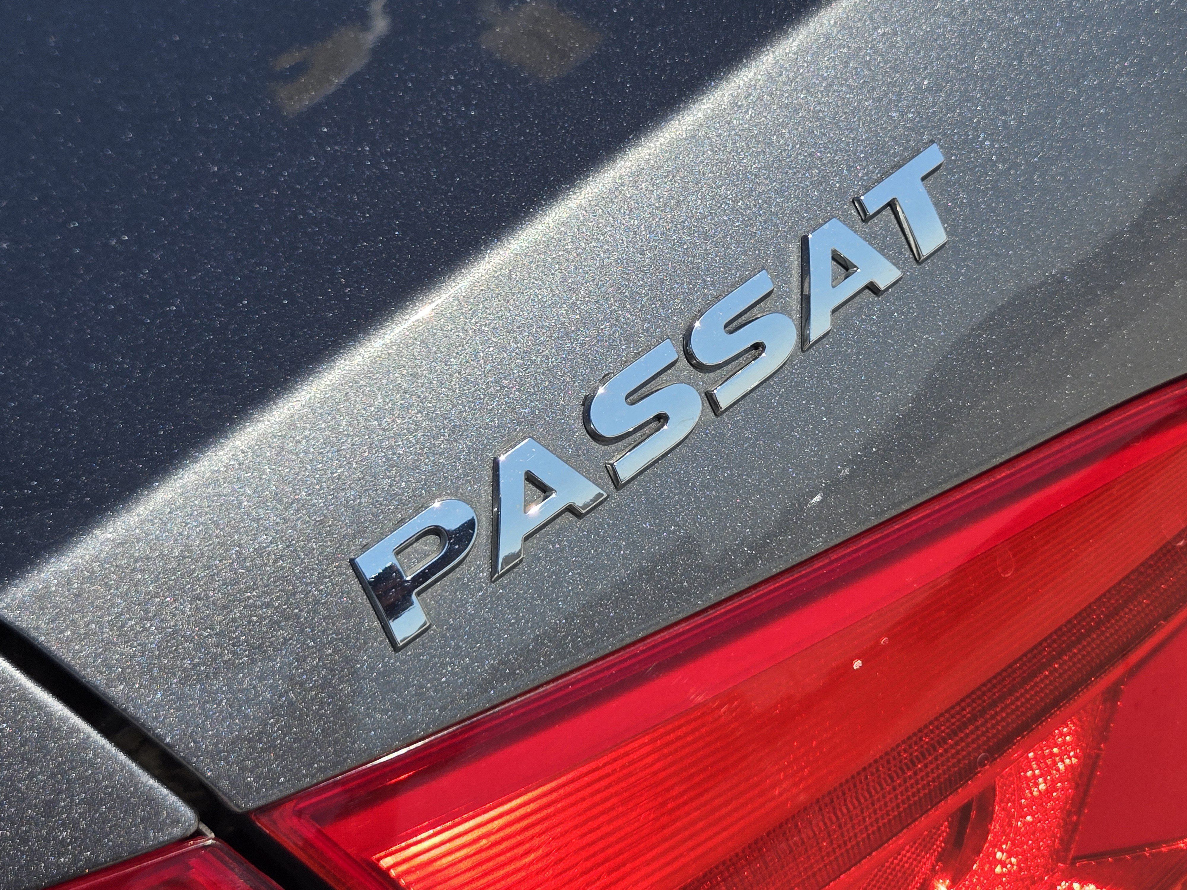 Used 2015 Volkswagen Passat 1.8T Limited Edition FWD image 11