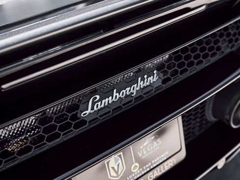 Used 2021 Lamborghini Huracan EVO RWD image 12