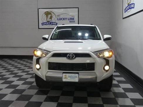 Used 2018 Toyota 4Runner TRD Off-Road Premium AWD/4WD image 2