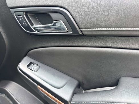 Used 2019 Chevrolet Suburban Premier RWD image 26