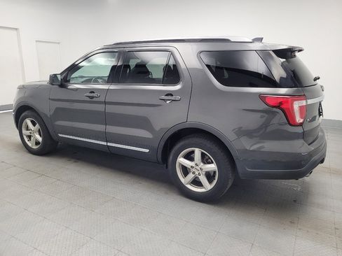 Used 2018 Ford Explorer XLT FWD image 3
