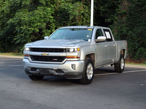 Used 2017 Chevrolet Silverado 1500 LT w/ All Star Edition AWD/4WD image 5