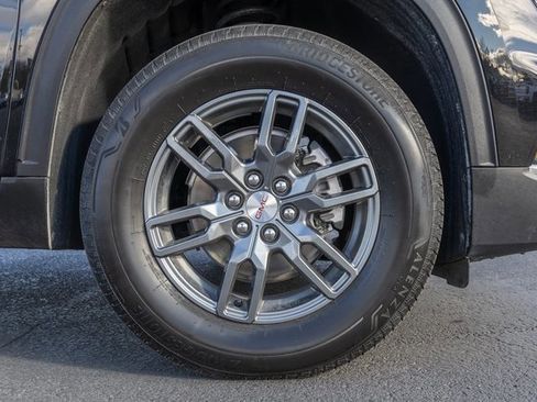 Used 2025 GMC Acadia Elevation image 13