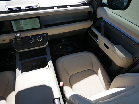 Used 2023 Land Rover Defender 110 SE AWD/4WD image 9