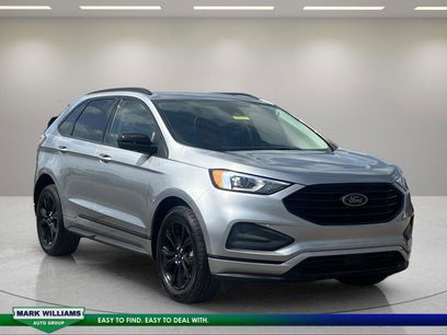 Used 2022 Ford Edge SE w/ Black Appearance Package
