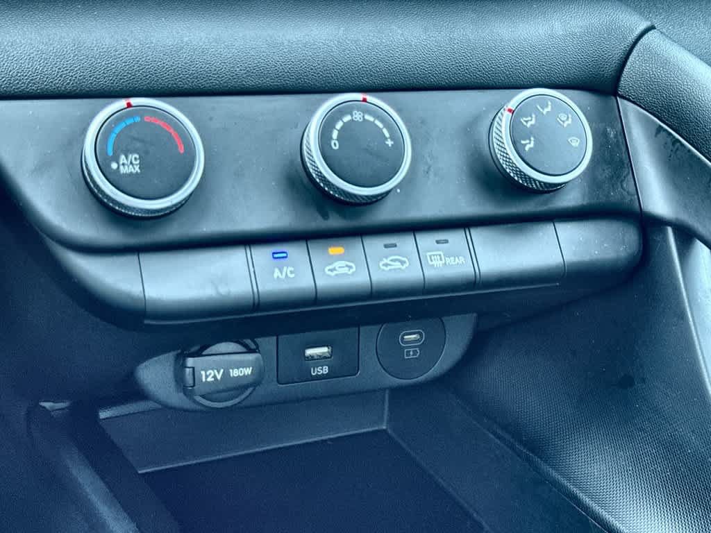 Used 2025 Hyundai Elantra SE FWD image 20