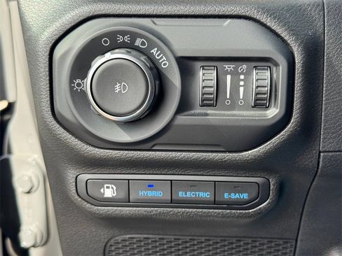 Used 2022 Jeep Wrangler Unlimited Sahara image 20