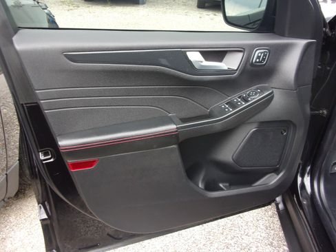 Used 2024 Ford Escape ST-Line Select w/ Tech Pack #2 image 10