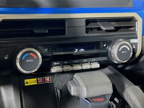 Certified 2024 Toyota Tacoma TRD Off-Road w/ TRD Off Road Upgrade Package AWD/4WD image 15