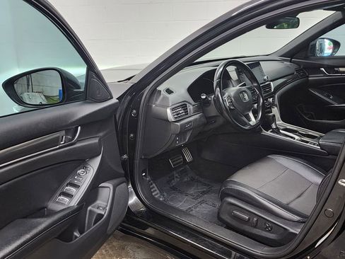 Used 2018 Honda Accord Sport image 11