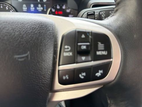 Used 2022 Ford Explorer XLT w/ Equipment Group 202A AWD/4WD image 17