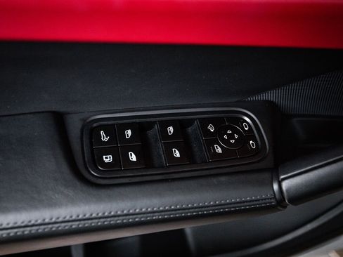 Certified 2025 Porsche Cayenne Turbo AWD/4WD image 22