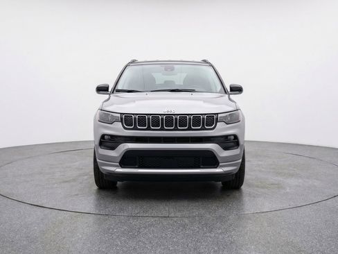 Used 2025 Jeep Compass Limited AWD/4WD image 2