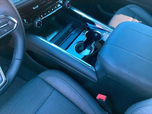 New 2026 Chevrolet Tahoe LS image 7