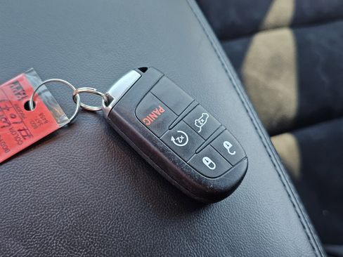 Used 2021 Jeep Grand Cherokee Laredo X image 27