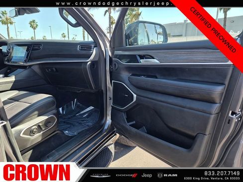 Certified 2024 Jeep Wagoneer L Series III w/ Flexible Seating Group image 13