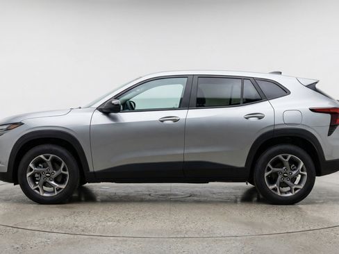 Used 2025 Chevrolet Trax LT FWD image 5
