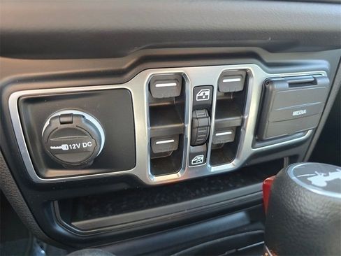 Used 2024 Jeep Wrangler Sahara image 26