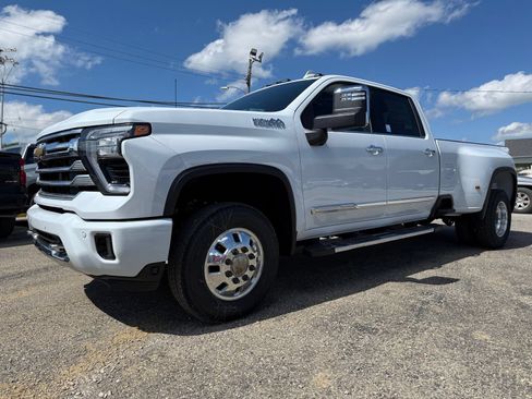 New 2026 Chevrolet Silverado 3500 High Country w/ High Country Premium Package AWD/4WD image 2