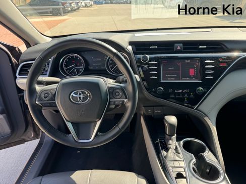 Used 2018 Toyota Camry XLE FWD image 15