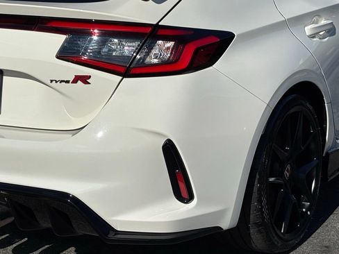 Used 2025 Honda Civic Type R image 5