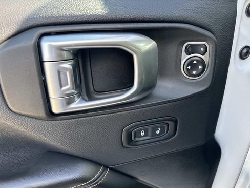 Used 2024 Jeep Wrangler Unlimited Sahara AWD/4WD image 36