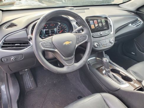 Used 2017 Chevrolet Malibu Premier image 13