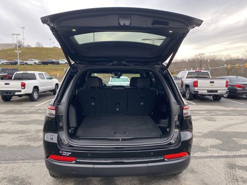 Used 2025 Jeep Grand Cherokee Altitude image 14