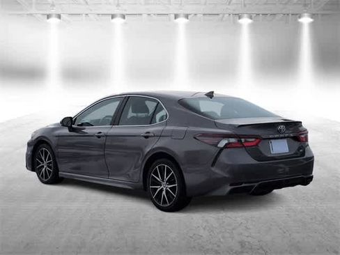 Used 2023 Toyota Camry SE image 6