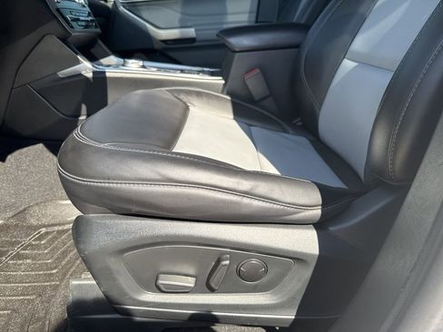 Certified 2023 Ford Explorer XLT w/ Equipment Group 202A image 14