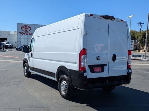 Used 2025 RAM ProMaster 2500 w/ Convenience Group image 14