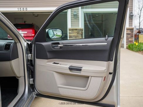 Used 2006 Chrysler 300 SRT8 w/ SRT Option Group II RWD image 30