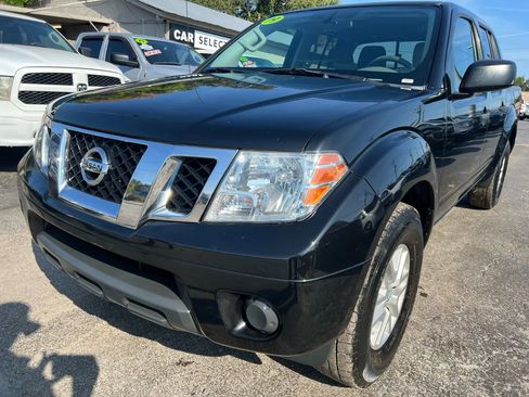 Used 2019 Nissan Frontier SV RWD image 2