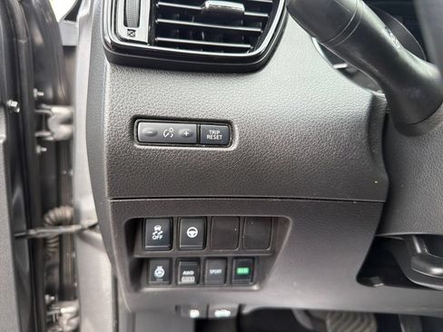 Used 2022 Nissan Rogue Sport SL AWD/4WD image 37